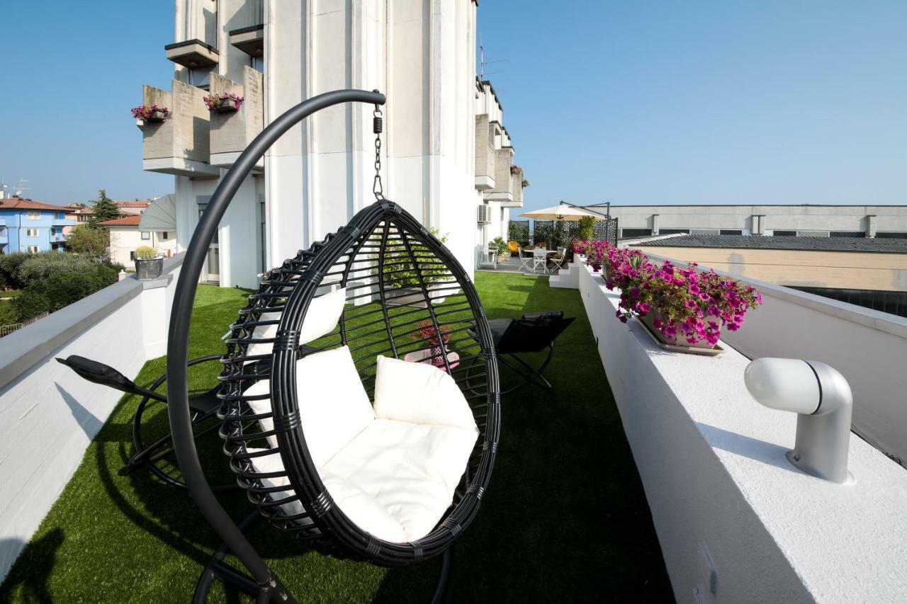 Sunseeker - 80 Mq Di Terrazzo Da Sogno Desenzano del Garda Kültér fotó